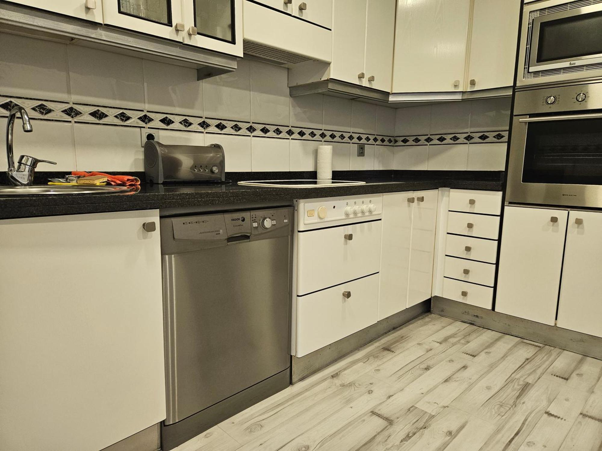 127A Apartamento 3 Habitaciones Cerca De La Playa Χιχόν Εξωτερικό φωτογραφία
